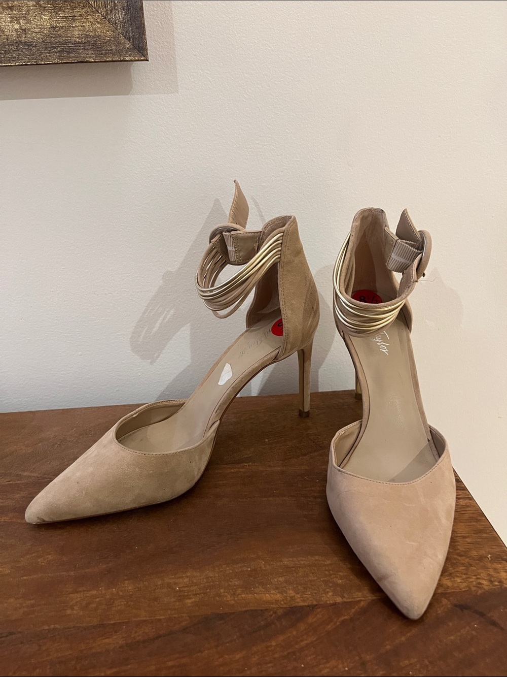 Lord & Taylor Victoria pumps